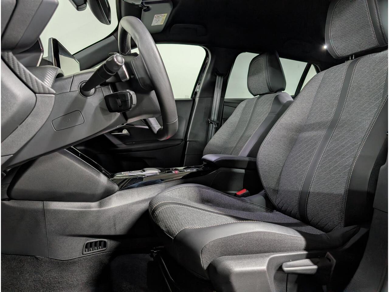 Peugeot 2008 Allure Pack 1.2 Hybrid 145pk e-DCS6 | KEYLESS ENTRY | ADAPTIVE CRUISE | 360° CAMERA | DODEHOEKBEW. | NAVI | APPLE CARPLAY / ANDROID AUTO | CLIMA |