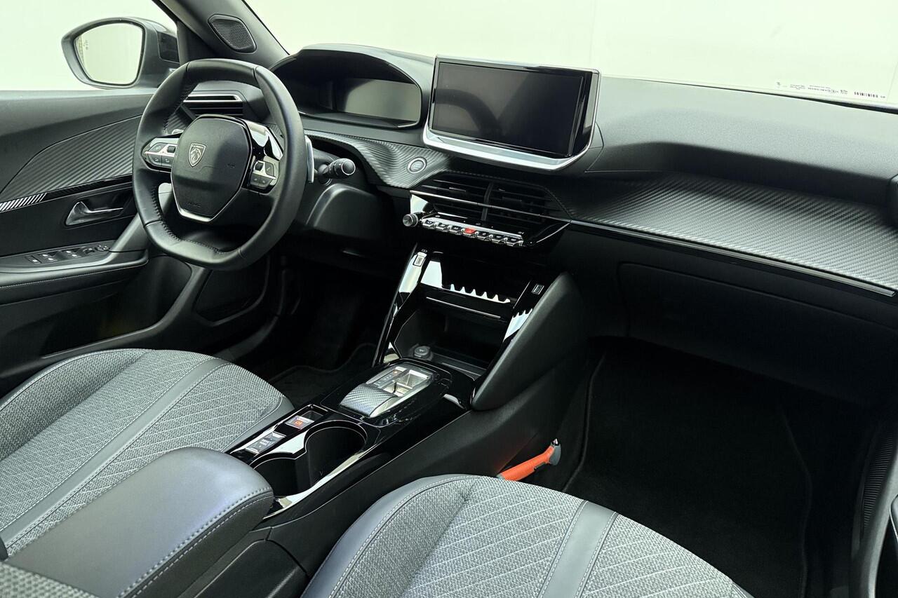 Peugeot 2008 1.2 Hybrid 136 Allure | Achteruitrijcamera | Cruise control | keyless entry | Navigatie | Extra getint |