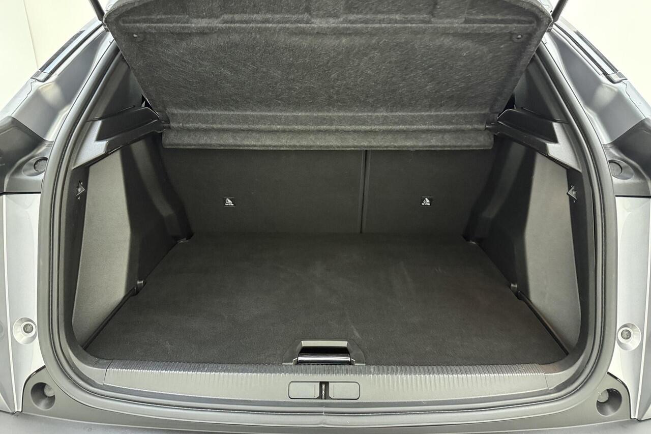 Peugeot 2008 1.2 Hybrid 136 Allure | Achteruitrijcamera | Cruise control | keyless entry | Navigatie | Extra getint |