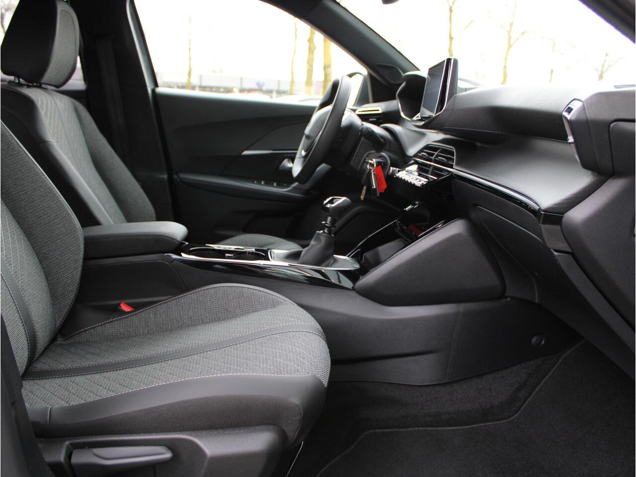 Peugeot 2008 1.2 PureTech 100 Allure | Navi / Camera / Climate