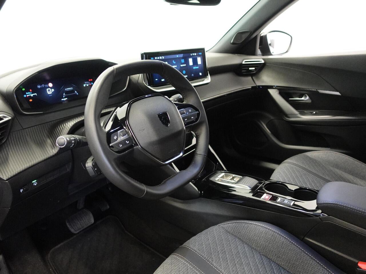 Peugeot 2008 1.2 PureTech 130pk Automaat Allure | Navigatie | Apple Carplay/Android Auto | 360 camera | Parkeersensoren | Blind Spot Assist | Adaptive Cruise Control | Stoelverwarming | Getinte ramen | Climate Control