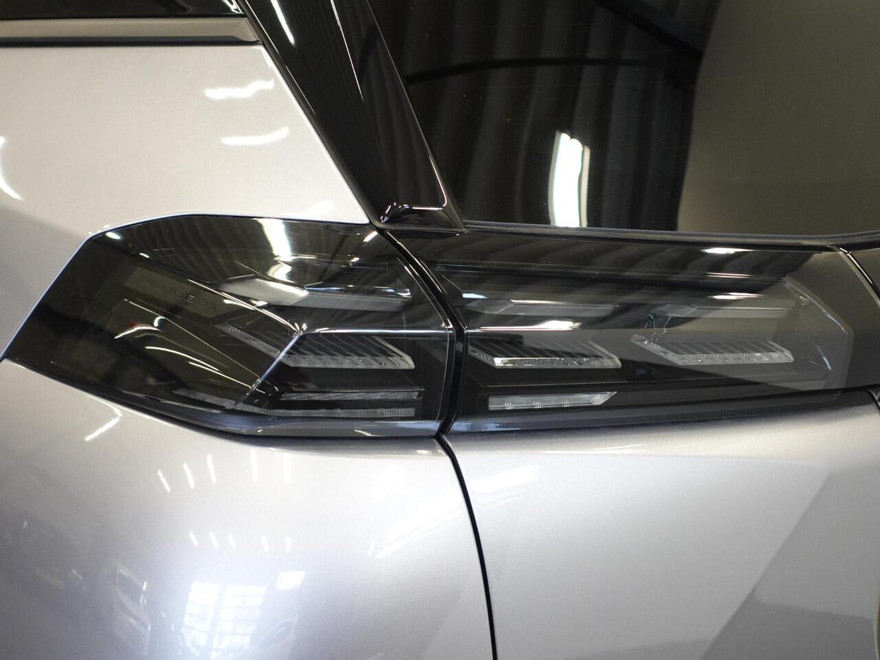 Peugeot 2008 1.2 PureTech 130pk Automaat Allure | Navigatie | Apple Carplay/Android Auto | 360 camera | Parkeersensoren | Blind Spot Assist | Adaptive Cruise Control | Stoelverwarming | Getinte ramen | Climate Control