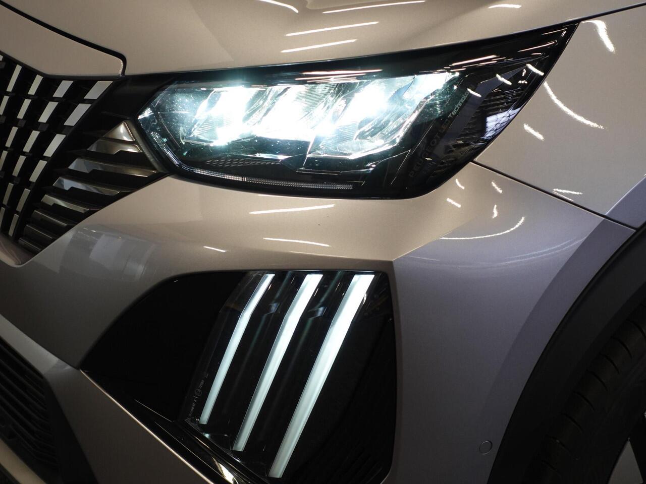 Peugeot 2008 1.2 PureTech 130pk Automaat Allure | Navigatie | Apple Carplay/Android Auto | 360 camera | Parkeersensoren | Blind Spot Assist | Adaptive Cruise Control | Stoelverwarming | Getinte ramen | Climate Control