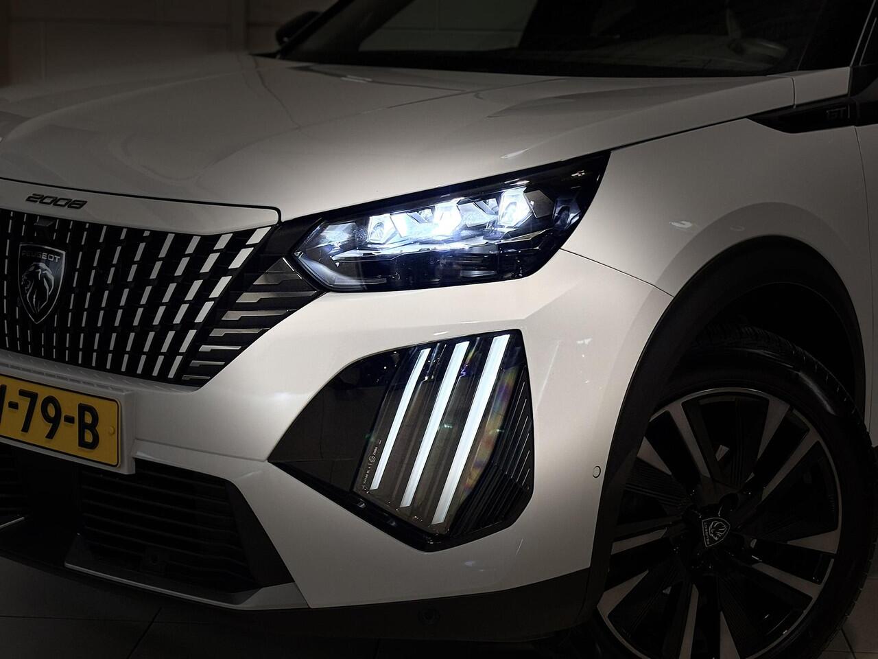 Peugeot 2008 GT Pack 1.2 Turbo 130pk EAT8 | SCHUIF/KANTELDAK | ALCANTARA INTERIEUR | 18" LM 'EVISSA' | NAVI | 360° CAMERA | STOELVERW. | DODEHOEKBEW. | DRAADLOZE LADER |