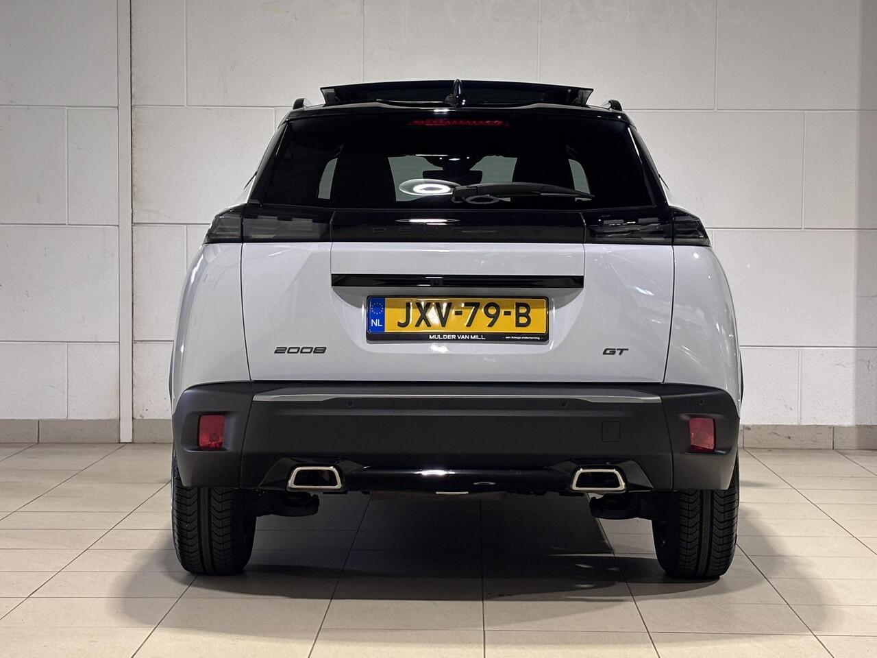 Peugeot 2008 GT Pack 1.2 Turbo 130pk EAT8 | SCHUIF/KANTELDAK | ALCANTARA INTERIEUR | 18" LM 'EVISSA' | NAVI | 360° CAMERA | STOELVERW. | DODEHOEKBEW. | DRAADLOZE LADER |