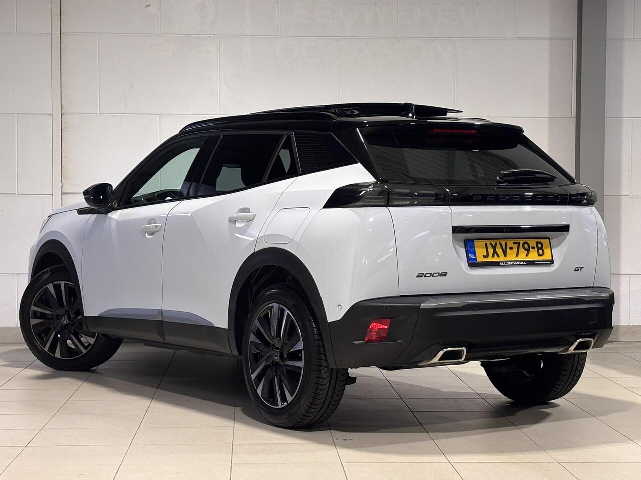 Peugeot 2008 GT Pack 1.2 Turbo 130pk EAT8 | SCHUIF/KANTELDAK | ALCANTARA INTERIEUR | 18" LM 'EVISSA' | NAVI | 360° CAMERA | STOELVERW. | DODEHOEKBEW. | DRAADLOZE LADER |