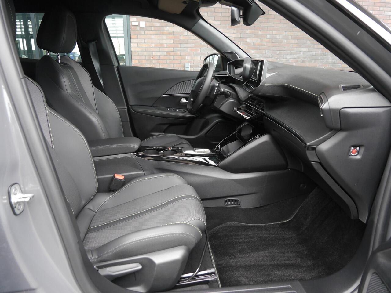 Peugeot 2008 1.2 Hybrid 136 GT | Automaat | LED Koplampen | Camera v+a | 18 inch velgen | Keyless entry & Start | Getint glas | Climate control | Draadloze Carplay / Android auto