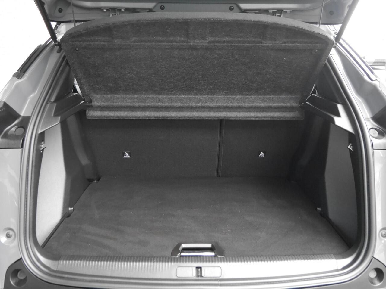 Peugeot 2008 1.2 Hybrid 136 GT | Automaat | LED Koplampen | Camera v+a | 18 inch velgen | Keyless entry & Start | Getint glas | Climate control | Draadloze Carplay / Android auto