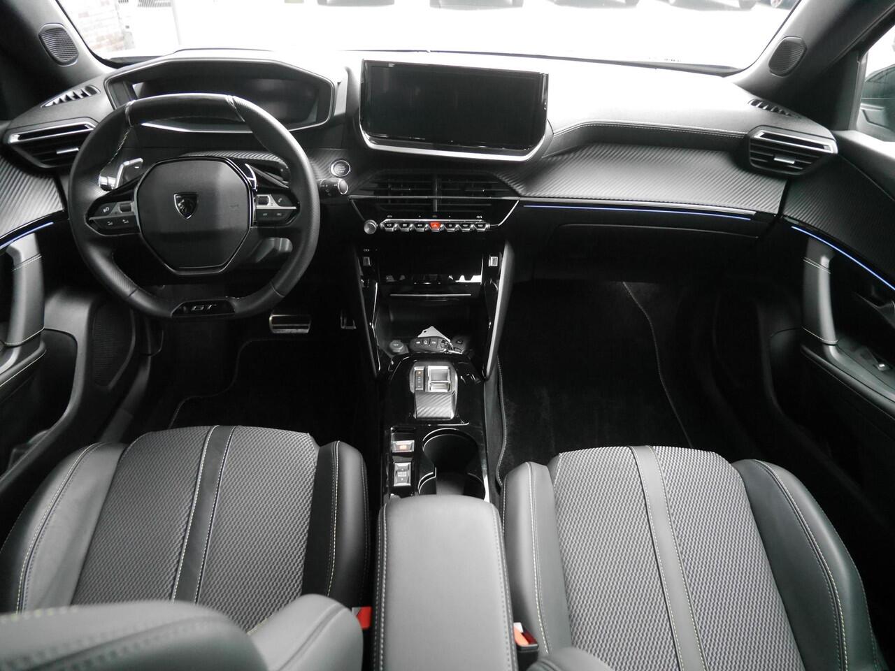 Peugeot 2008 1.2 Hybrid 136 GT | Automaat | LED Koplampen | Camera v+a | 18 inch velgen | Keyless entry & Start | Getint glas | Climate control | Draadloze Carplay / Android auto