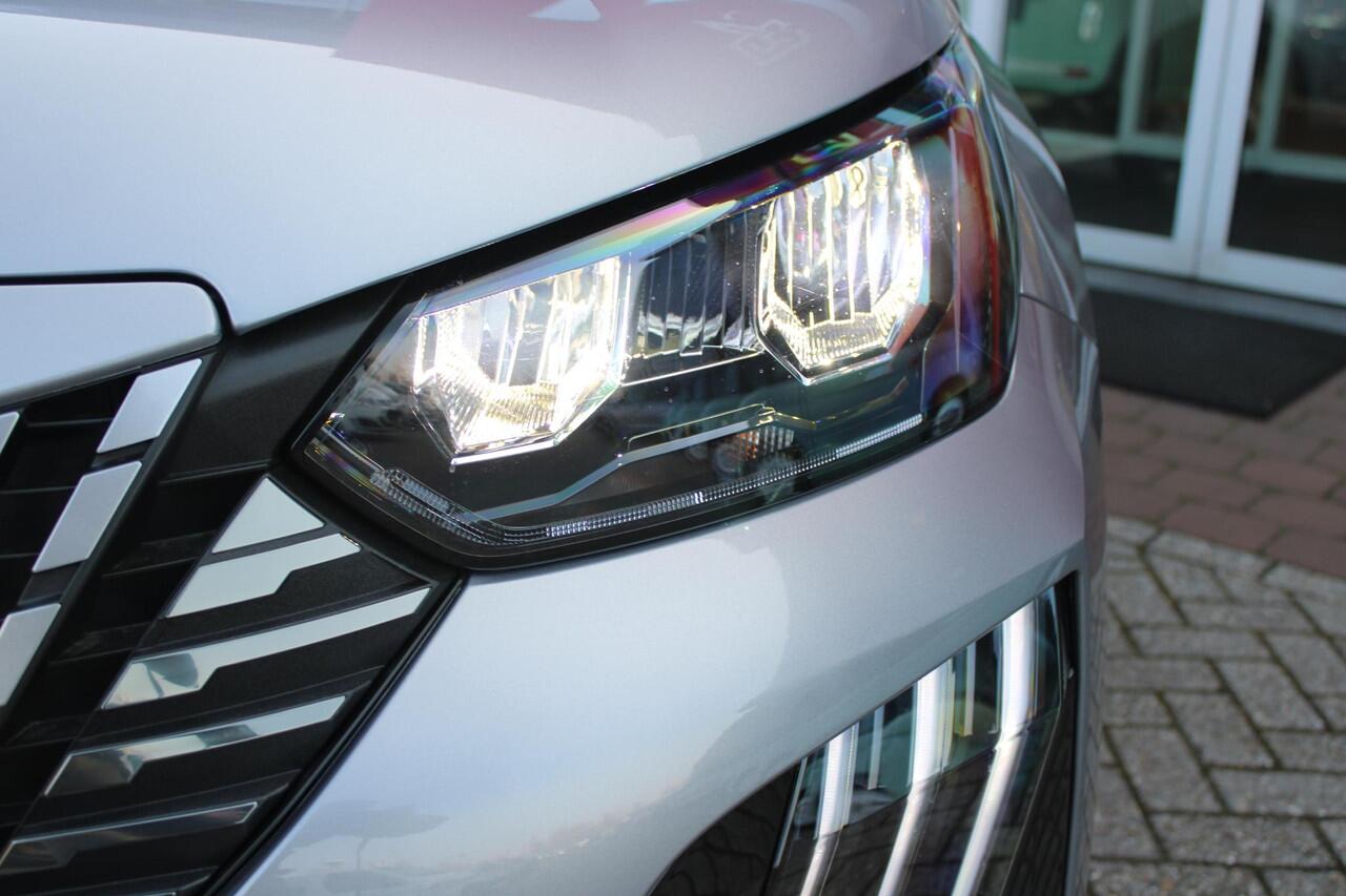 Peugeot 2008 1.2 Hybrid 145PK AUTOMAAT ALLURE | NIEUWE AUTO! | KEYLESS ENTRY/START | PARKEERSENSOREN VOOR + ACHTER | 17" LICHTMETALEN VELGEN | ADAPTIVE CRUISE CONTROL | CLIMATE CONTROL | STOEL VERWARMING | DRAADLOZE APPLE CARPLAY/ANDROID AUTO |