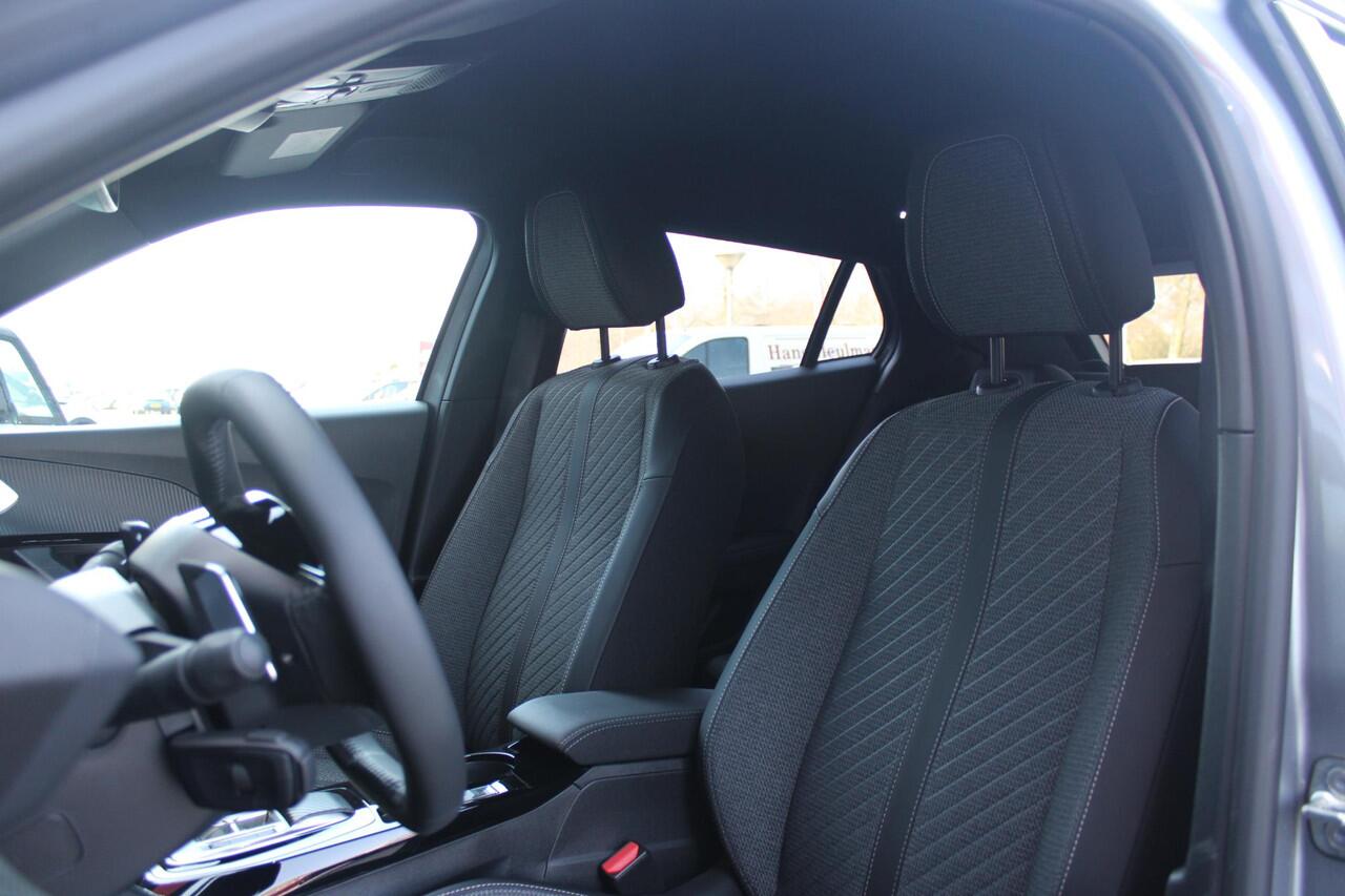 Peugeot 2008 1.2 Hybrid 145PK AUTOMAAT ALLURE | NIEUWE AUTO! | KEYLESS ENTRY/START | PARKEERSENSOREN VOOR + ACHTER | 17" LICHTMETALEN VELGEN | ADAPTIVE CRUISE CONTROL | CLIMATE CONTROL | STOEL VERWARMING | DRAADLOZE APPLE CARPLAY/ANDROID AUTO |