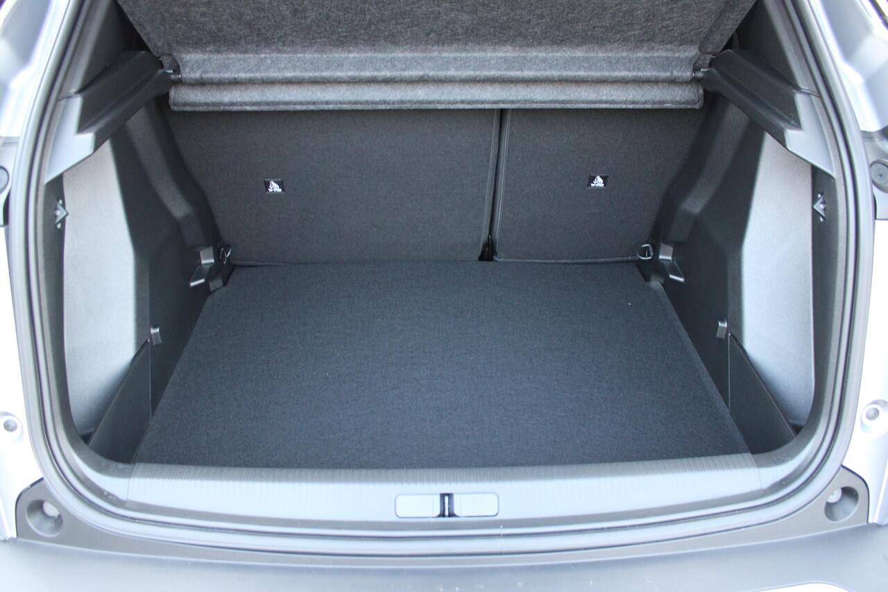 Peugeot 2008 1.2 Hybrid 145PK AUTOMAAT ALLURE | NIEUWE AUTO! | KEYLESS ENTRY/START | PARKEERSENSOREN VOOR + ACHTER | 17" LICHTMETALEN VELGEN | ADAPTIVE CRUISE CONTROL | CLIMATE CONTROL | STOEL VERWARMING | DRAADLOZE APPLE CARPLAY/ANDROID AUTO |