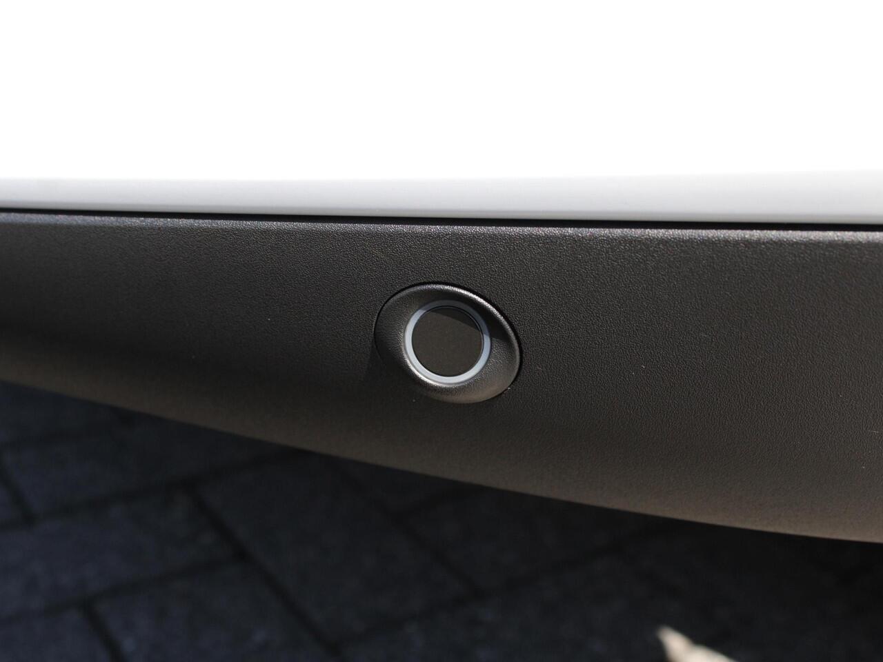 Peugeot 2008 Allure 1.2 Hybrid 145PK e-DSC6 Automaat Navigatie, Keyless, Parkeersensoren, Draadloze telefoonlader, Halflederen Bekleding