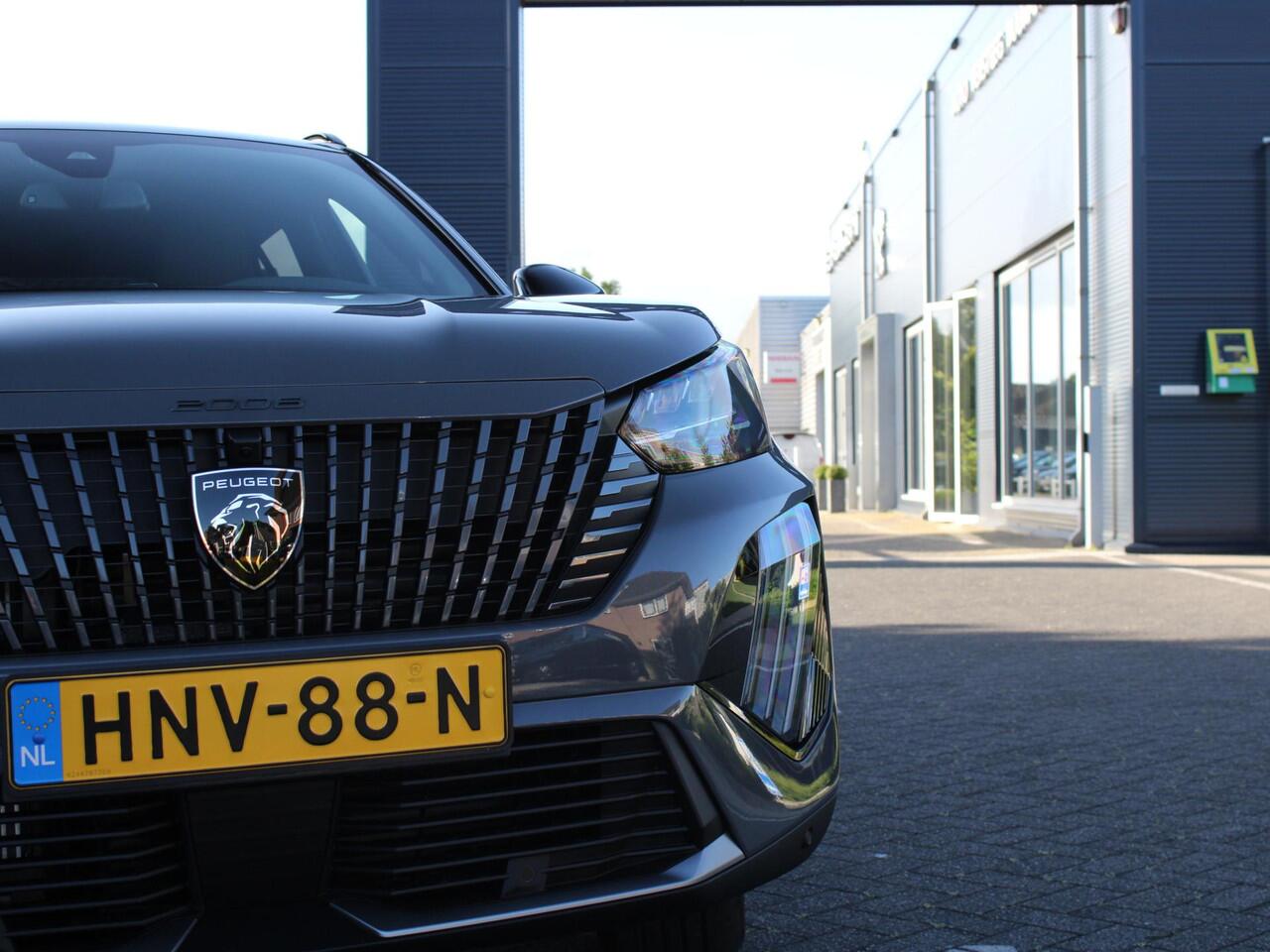 Peugeot 2008 GT 1.2 Hybrid 145PK e-DCS6 Automaat Navigatie, Camera 360, Adaptieve cruise control, Lichtmetalen velgen