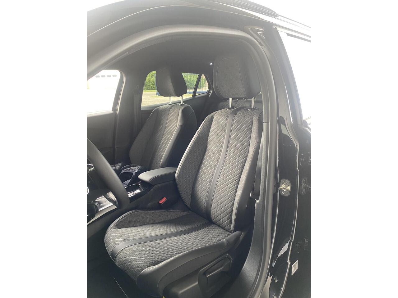 Peugeot 2008 1.2 100 Allure |Navigatie!|Keyless!|CarPlay!|