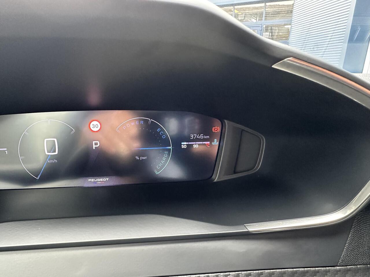 Peugeot 2008 1.2 Hybrid 145 PK Allure Automaat | ¤ 4000 DEMO VOORDEEL | 2025 Auto | Hybride Elektrisch rijden met Automaat | Keyless entry/Start | Parkeercamera 360 graden | Stoelverwarming | LED Verlichting | Navigatie via Telefoon | 17" Lichtmetalen Velgen | Cruise 