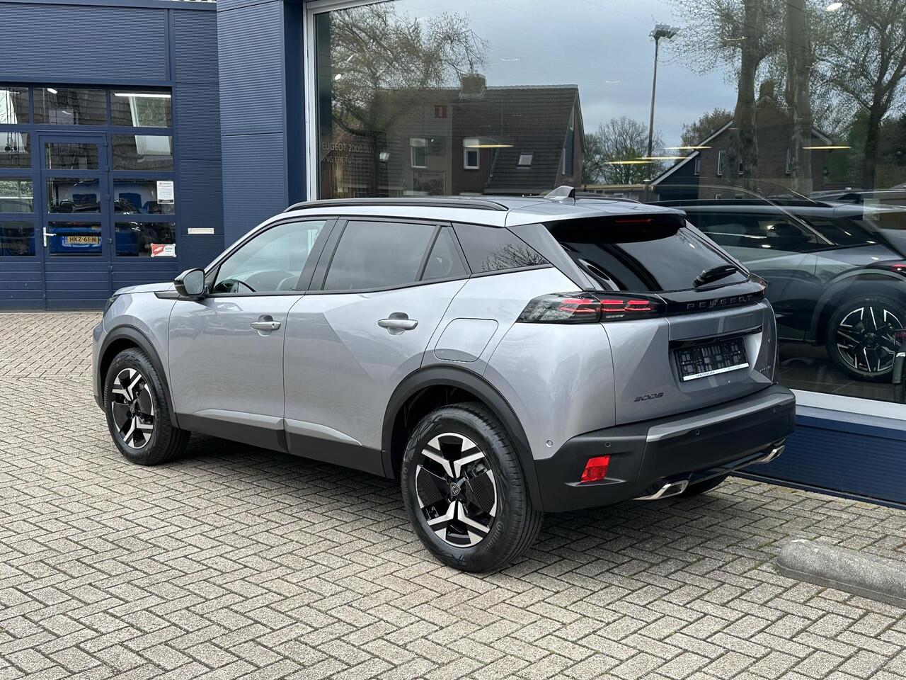 Peugeot 2008 1.2 Hybrid 145 PK Allure Automaat | ¤ 4000 DEMO VOORDEEL | 2025 Auto | Hybride Elektrisch rijden met Automaat | Keyless entry/Start | Parkeercamera 360 graden | Stoelverwarming | LED Verlichting | Navigatie via Telefoon | 17" Lichtmetalen Velgen | Cruise 