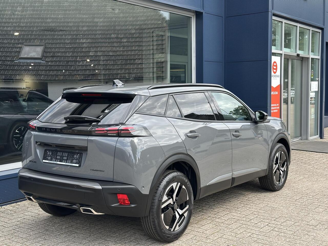 Peugeot 2008 1.2 Hybrid 145 PK Allure ¤ 6500,- DEMO VOORDEEL| Automaat | 2025 Auto | Navigatie via Telefoon | Adaptieve Cruise Control | 360 Graden Camera | Parkeersensoren V+A | Hoge Zitpositie | Hybride Elektrisch rijden met Automaat | Climate Control | Stoelverwarm