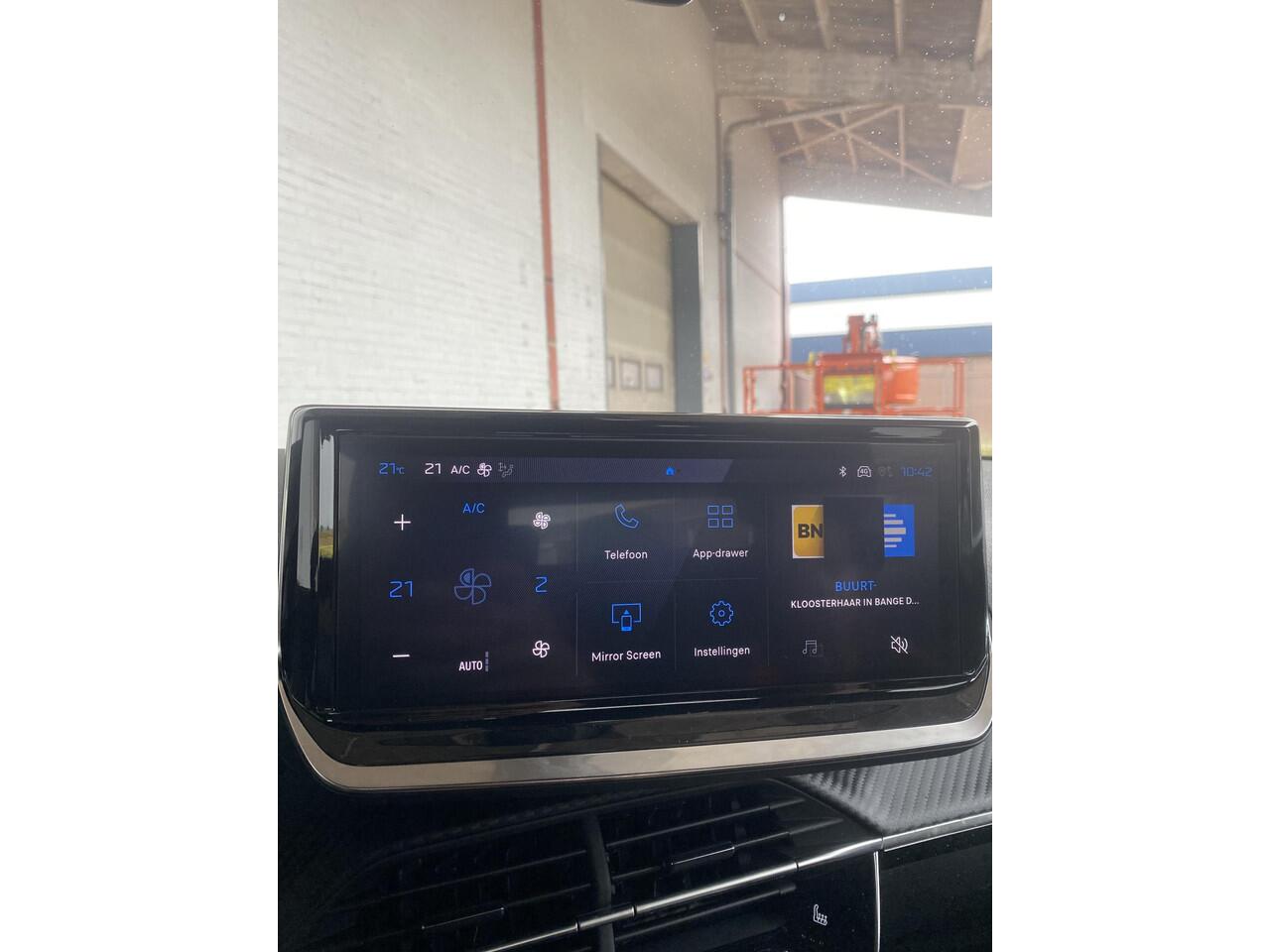 Peugeot 2008 1.2 Hybrid 136 Allure |Automaat!|Navigatie!|Keyless entry!|