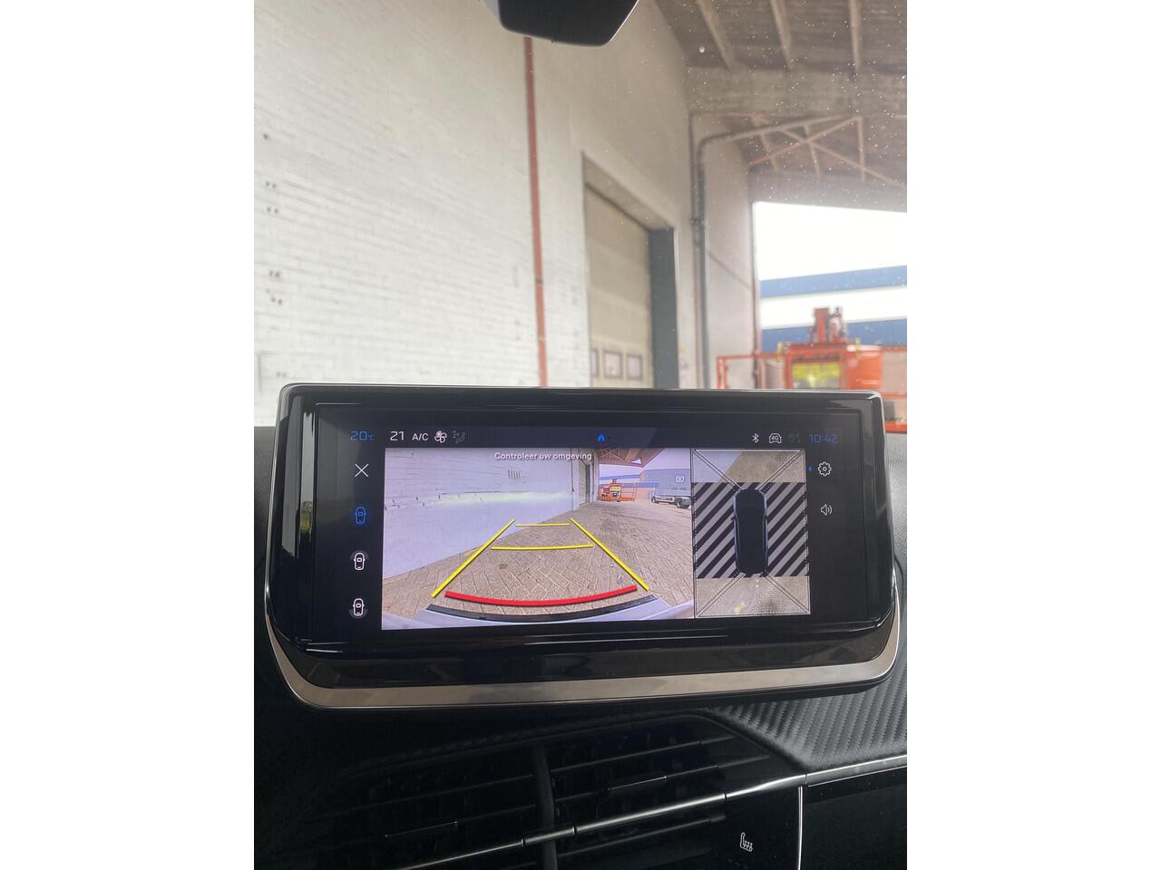 Peugeot 2008 1.2 Hybrid 136 Allure |Automaat!|Navigatie!|Keyless entry!|