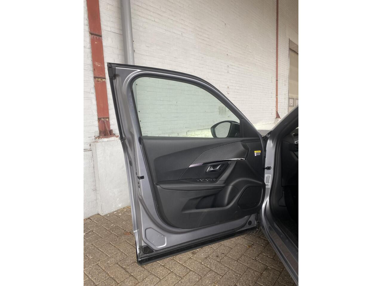 Peugeot 2008 1.2 Hybrid 136 Allure |Automaat!|Navigatie!|Keyless entry!|