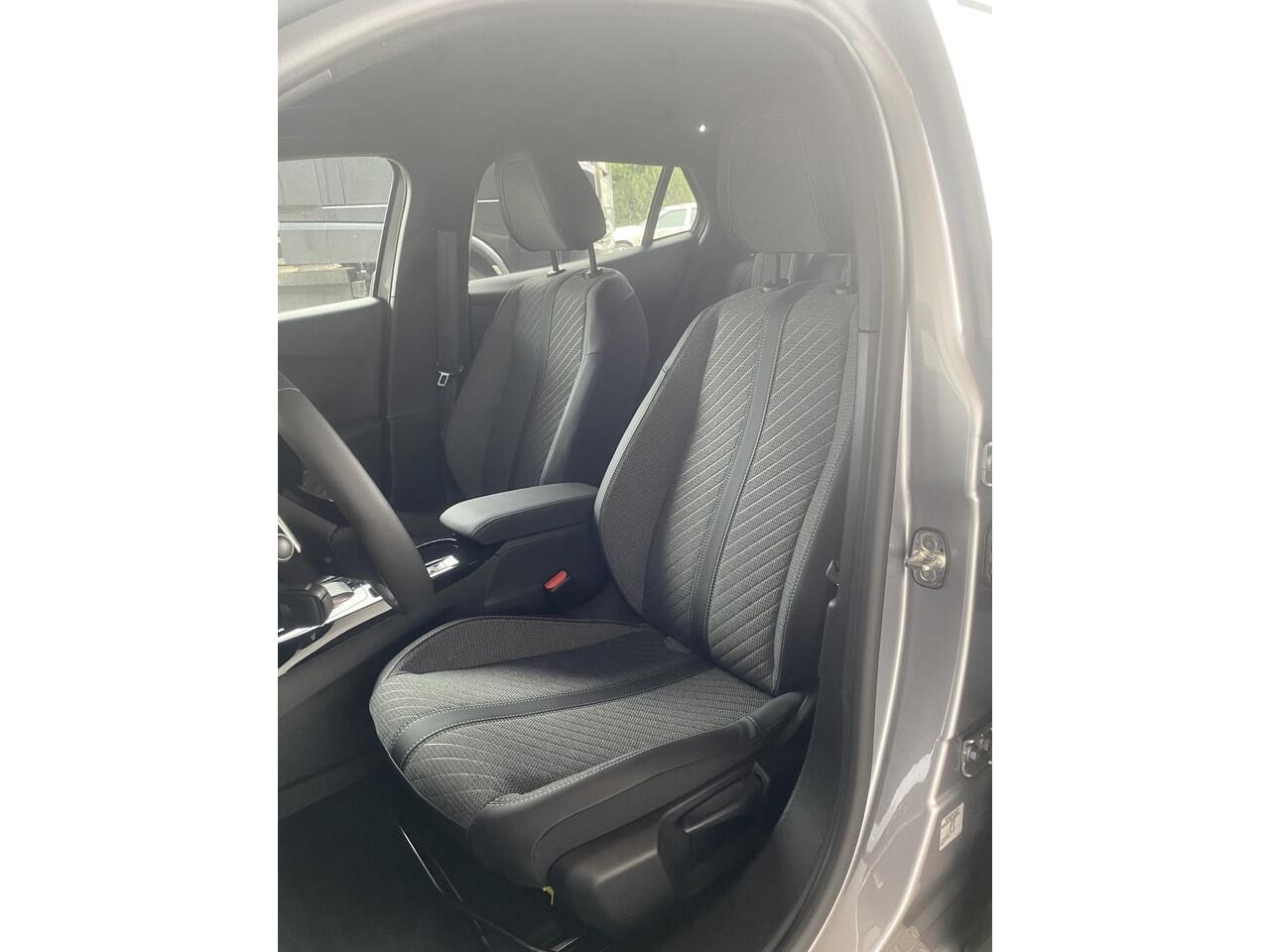 Peugeot 2008 1.2 Hybrid 136 Allure |Automaat!|Navigatie!|Keyless entry!|