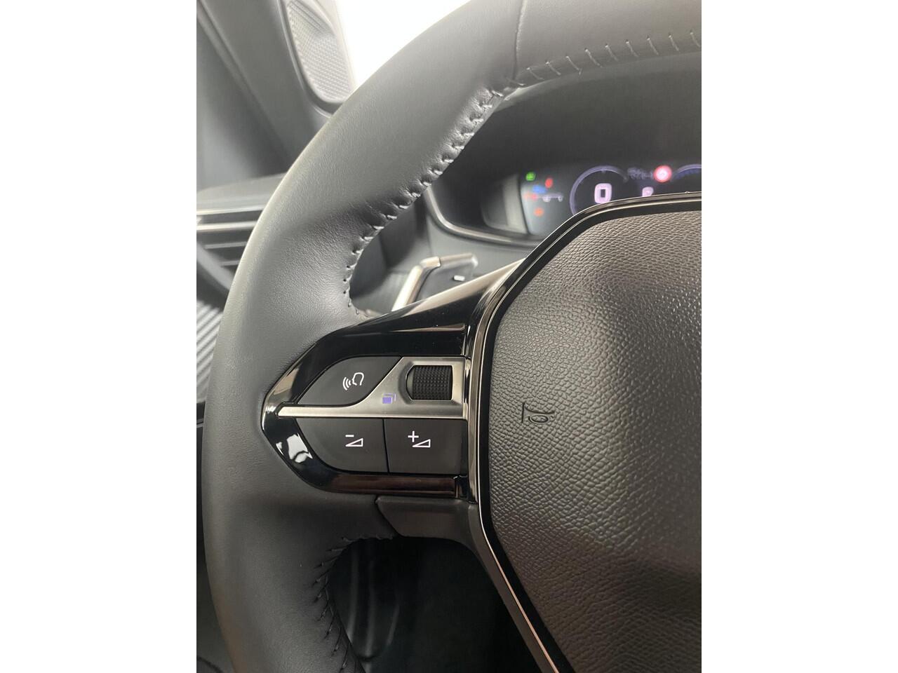 Peugeot 2008 1.2 Hybrid 136 Allure |Automaat!|Navigatie!|Keyless entry!|