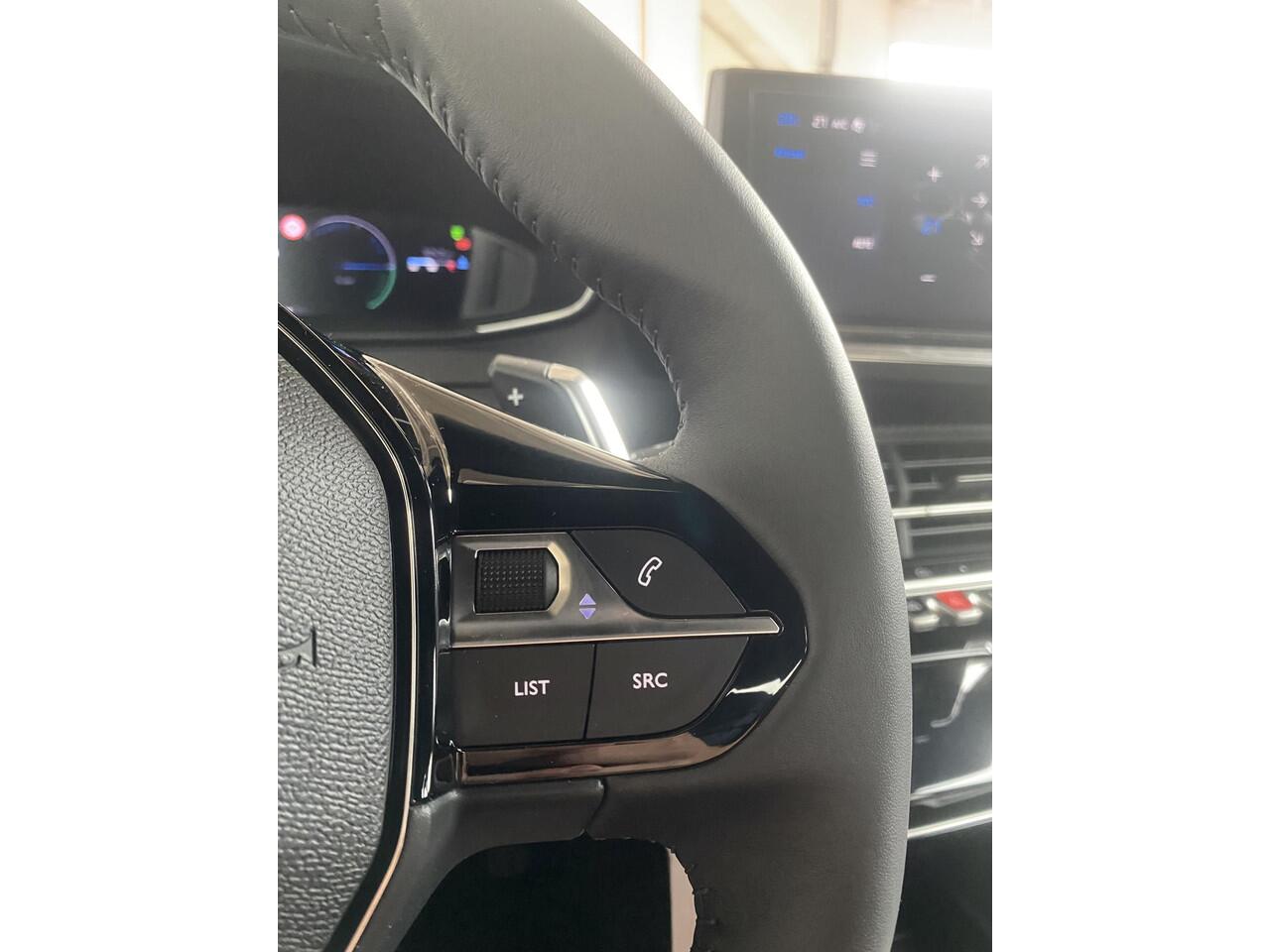 Peugeot 2008 1.2 Hybrid 136 Allure |Automaat!|Navigatie!|Keyless entry!|