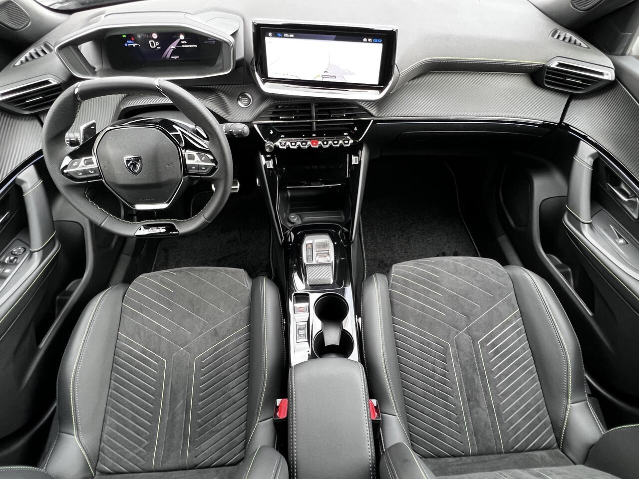 Peugeot 2008 Hybrid 145 GT / Nieuw, veel voordeel / tot 8 jaar Garantie / Elektr. schuifdak en bestuurdersstoel / Stoelverwarming / Camera 360° / Adapt. CC / Navi / Apple Carplay Android / 17" LM wielen / ook in grijs leverbaar