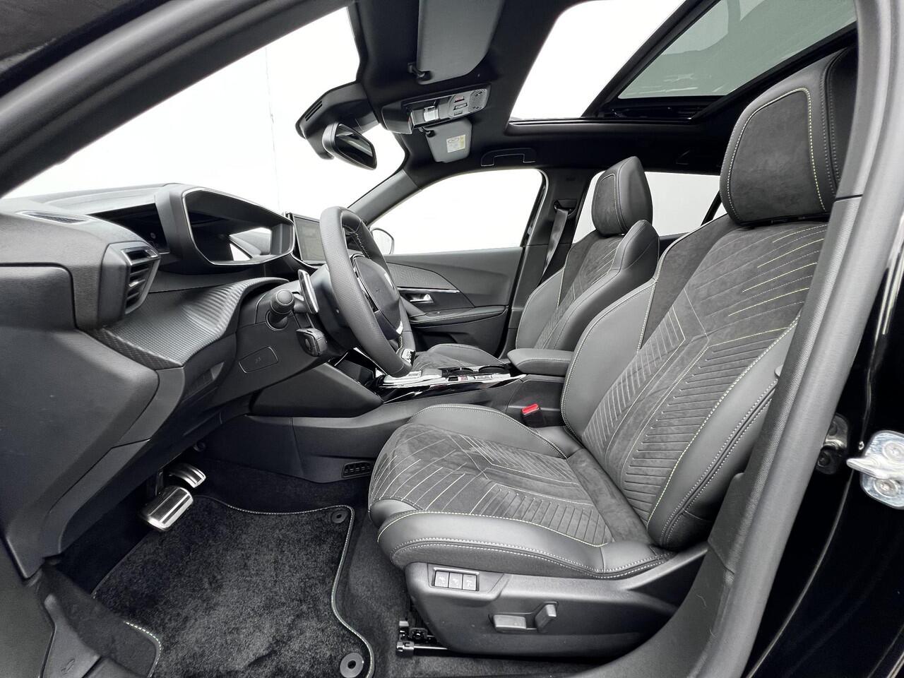 Peugeot 2008 Hybrid 145 GT / Nieuw, veel voordeel / tot 8 jaar Garantie / Elektr. schuifdak en bestuurdersstoel / Stoelverwarming / Camera 360° / Adapt. CC / Navi / Apple Carplay Android / 17" LM wielen / ook in grijs leverbaar