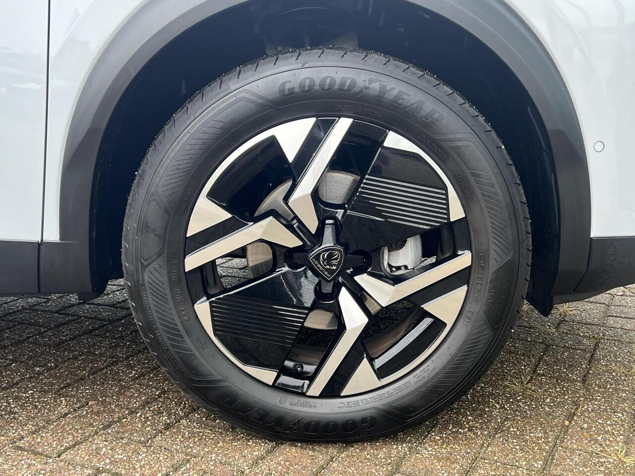 Peugeot 2008 1.2 PureTech 130 Allure AUTOMAAT | STOELVERWARMING | DODEHOEKDETECTIE | RIJSTROOKBEGELEIDING | CARPLAY | DIGITAAL DASHBOARD | LM VELGEN |