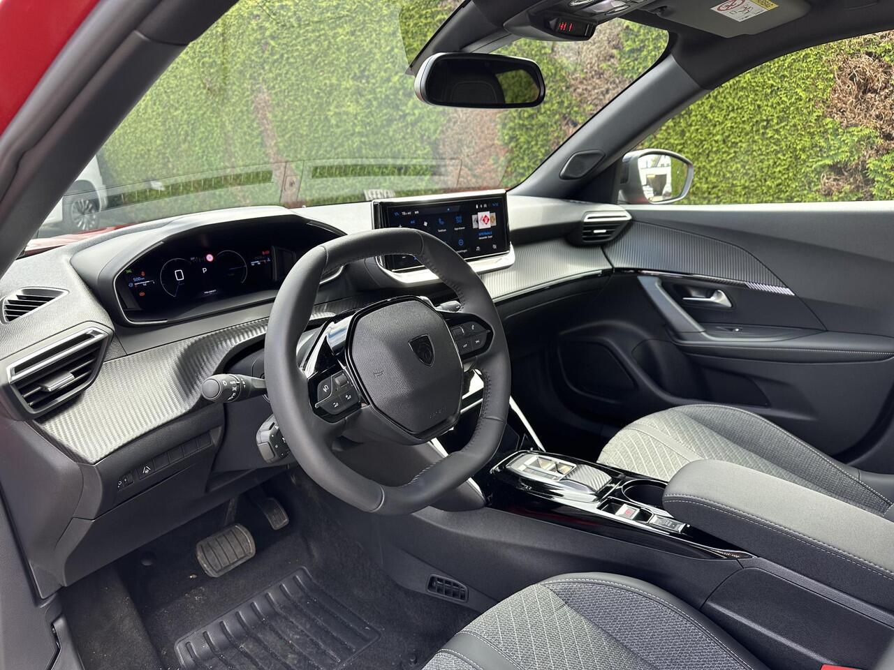 Peugeot 2008 1.2 Hybrid Automaat 145 PK Allure | ¤ 7.000 DEMO VOORDEEL | Hybride Elektrisch rijden met Automaat | Parkeercamera 360 graden | Stoelverwarming | LED Verlichting | Navigatie via Telefoon | 17" Lichtmetalen Velgen | Cruise & Climate Control | Dode Hoek Bew