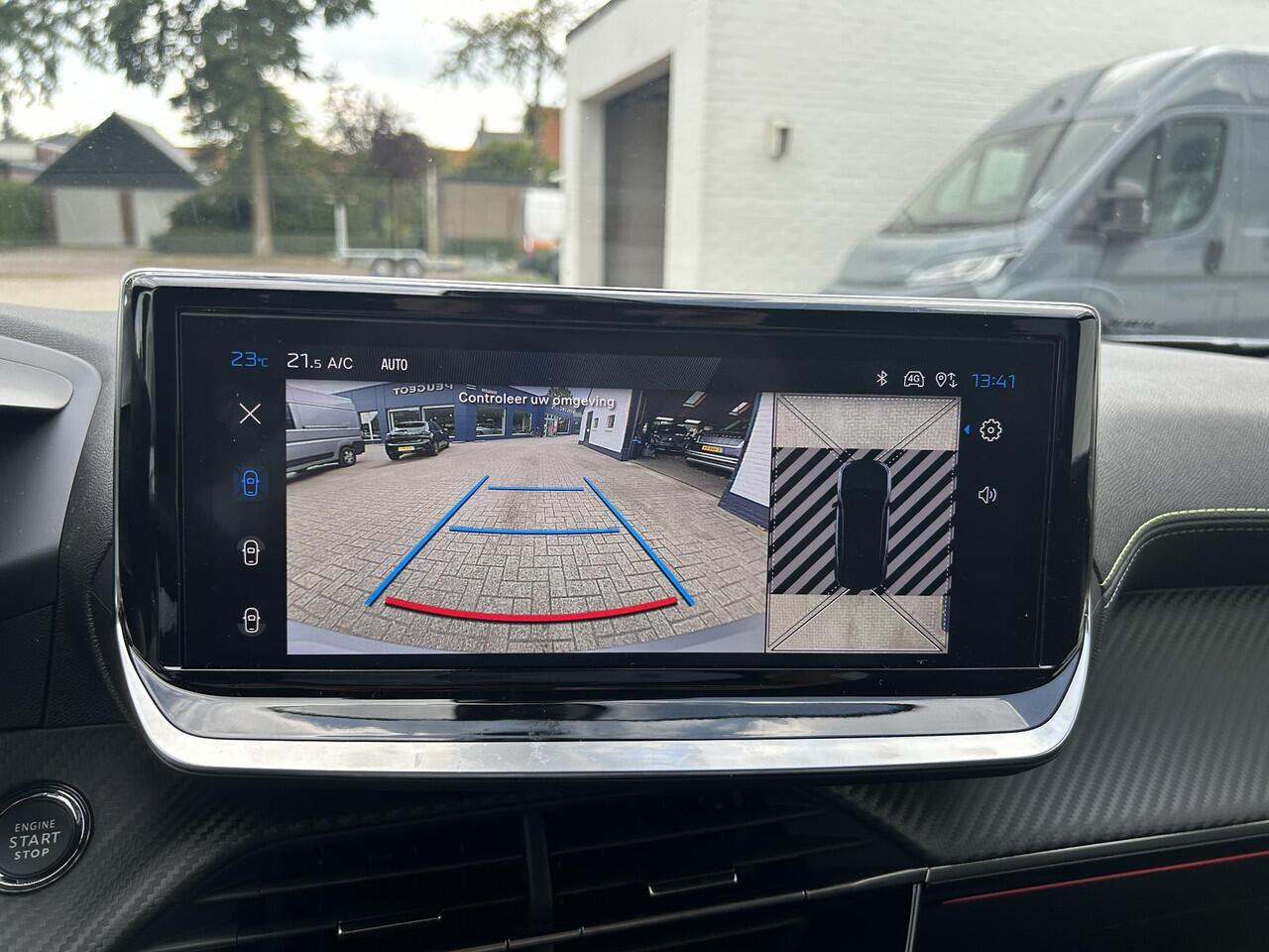 Peugeot 2008 1.2 Hybrid 145 GT ¤ 5500,- DEMO VOORDEEL | Automaat | Navigatie | 360 Graden Camera | 18 Inch Evissa | Keyless Entry | Full LED Verlichting | Zwart Dak | Dode Hoek Detectie | Cruise Control Adaptief | Climate Control | Hoge Zitpositie.