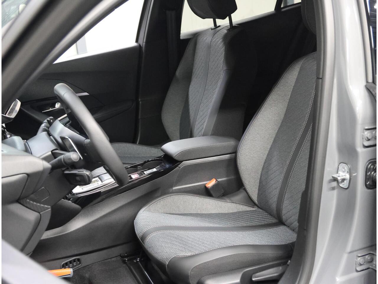 Peugeot 2008 1.2 Hybrid 136PK Allure | 1ste eigenaar | AppleCarPlay/AndroidAuto | Climate Control | Adaptive Cruise Control | 360'Camera | FULL LED | Navigatie | LMV | Parkeersensoren | Privacy Glass | Isofix |