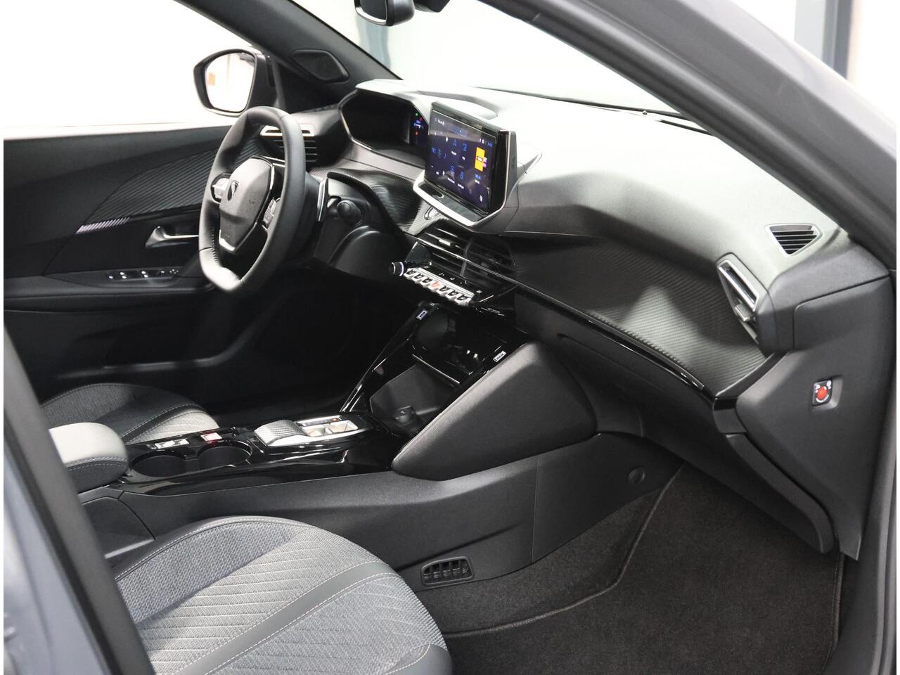 Peugeot 2008 1.2 Hybrid 136PK Allure | 1ste eigenaar | AppleCarPlay/AndroidAuto | Climate Control | Adaptive Cruise Control | 360'Camera | FULL LED | Navigatie | LMV | Parkeersensoren | Privacy Glass | Isofix |