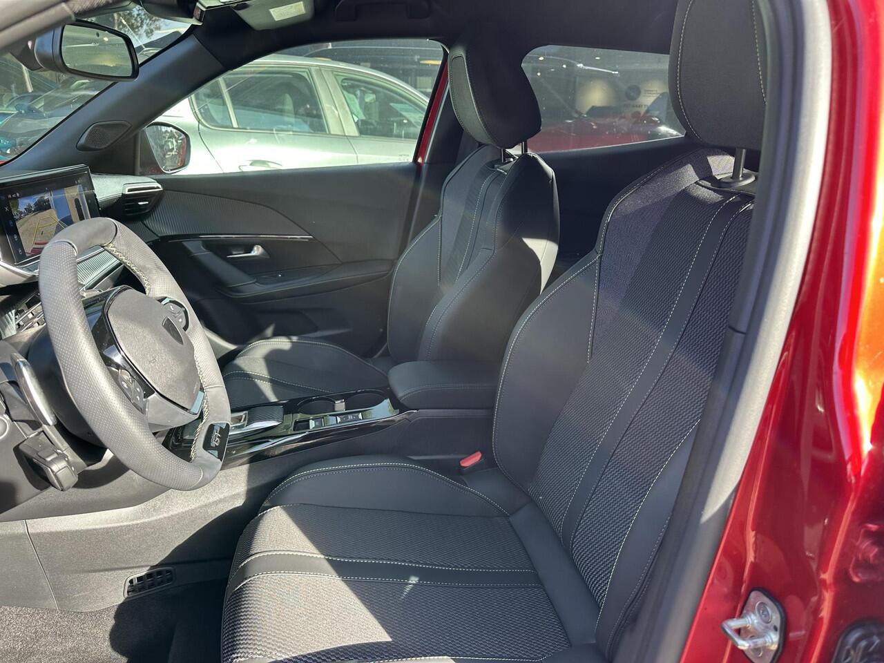 Peugeot 2008 1.2 Hybrid 145 GT Automaat | ¤ 5.500 DEMO VOORDEEL | Navigatie | 360 Graden Camera | Keyless Entry | Full LED Verlichting | Zwart Dak | Adaptieve Cruise Control | Climate Control | Hoge Zitpositie | Apple Carplay | Sportstoelen