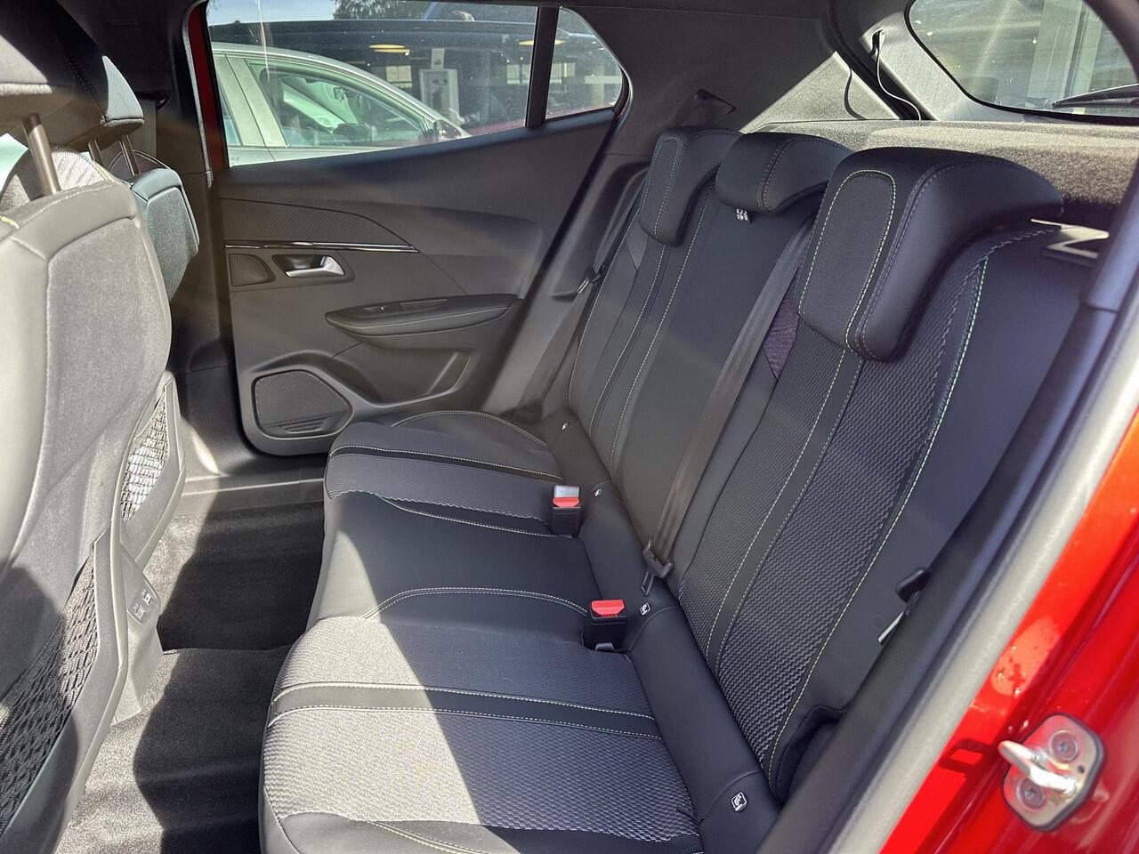 Peugeot 2008 1.2 Hybrid 145 GT Automaat | ¤ 5.500 DEMO VOORDEEL | Navigatie | 360 Graden Camera | Keyless Entry | Full LED Verlichting | Zwart Dak | Adaptieve Cruise Control | Climate Control | Hoge Zitpositie | Apple Carplay | Sportstoelen