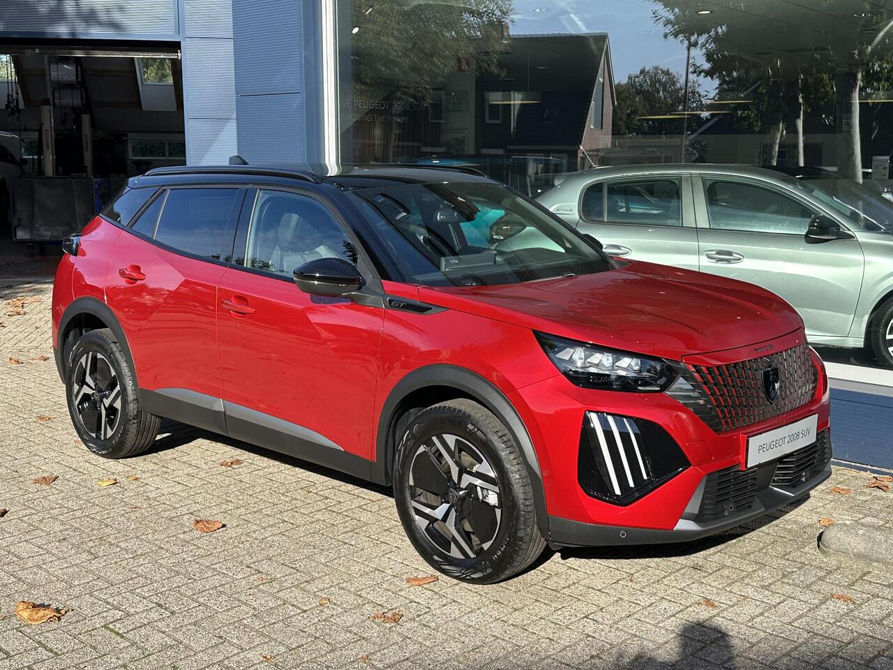 Peugeot 2008 1.2 Hybrid 145 GT Automaat | ¤ 5.500 DEMO VOORDEEL | Navigatie | 360 Graden Camera | Keyless Entry | Full LED Verlichting | Zwart Dak | Adaptieve Cruise Control | Climate Control | Hoge Zitpositie | Apple Carplay | Sportstoelen