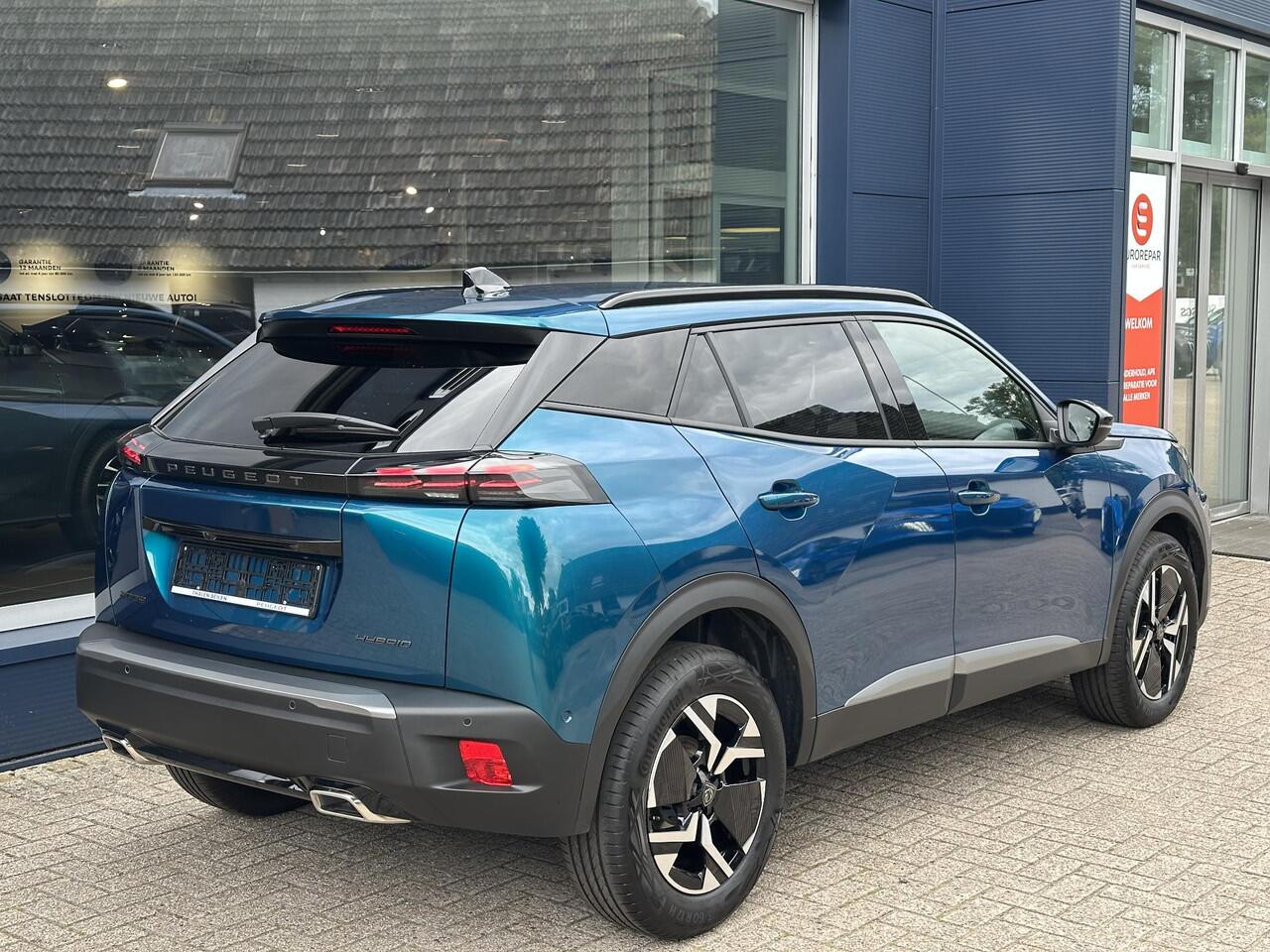 Peugeot 2008 1.2 Hybrid 145 PK Allure ¤ 6.000,- DEMO VOORDEEL| Automaat | Navigatie | Keyless entry | Stoelverwarming | Adaptieve Cruise Control | 360 Graden Camera | Parkeersensoren V+A | Hoge Zitpositie | Hybride Elektrisch rijden met Automaat | Climate Control | St