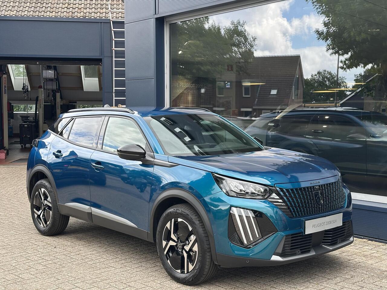 Peugeot 2008 1.2 Hybrid 145 PK Allure ¤ 6.000,- DEMO VOORDEEL| Automaat | Navigatie | Keyless entry | Stoelverwarming | Adaptieve Cruise Control | 360 Graden Camera | Parkeersensoren V+A | Hoge Zitpositie | Hybride Elektrisch rijden met Automaat | Climate Control | St