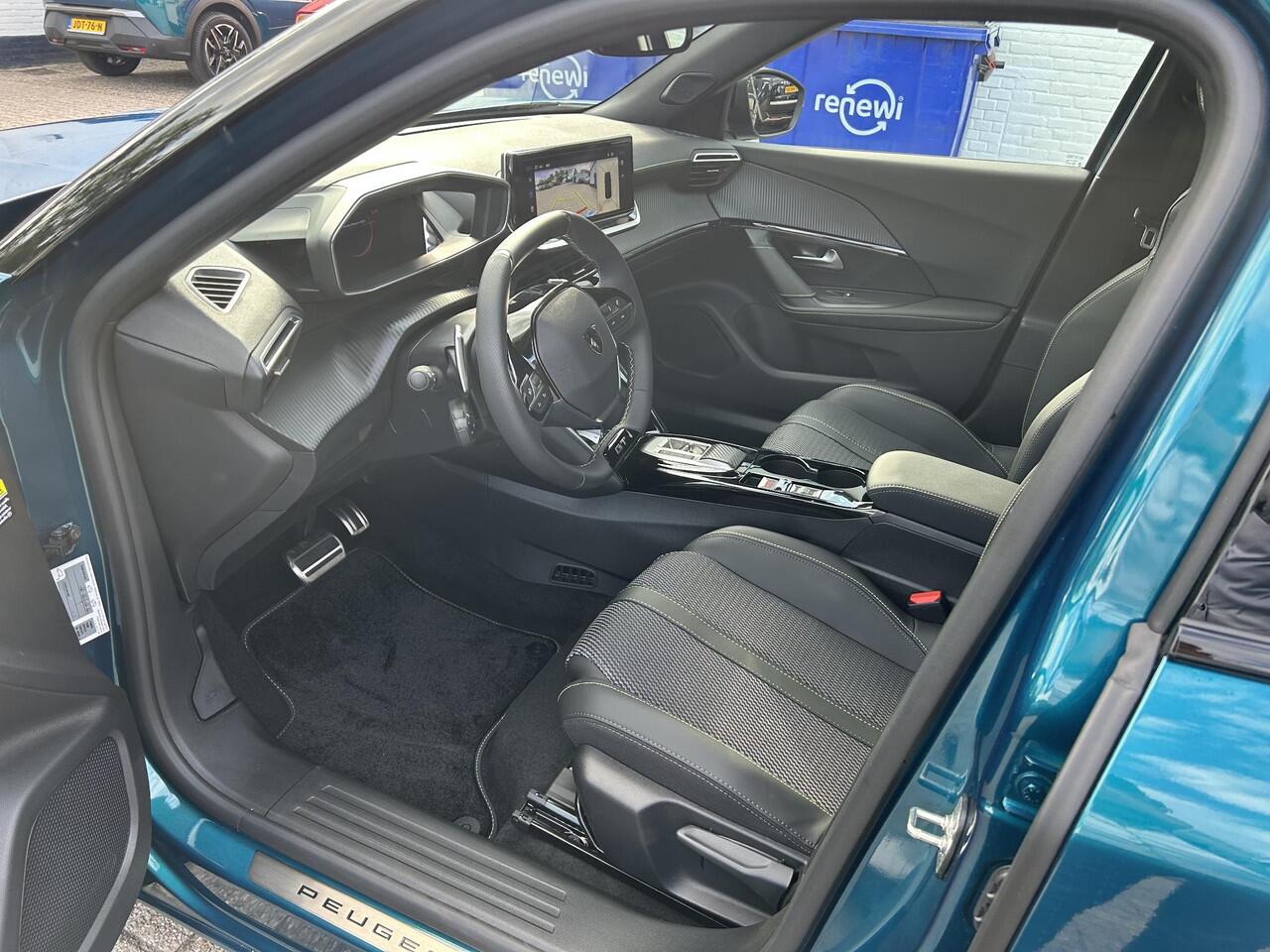 Peugeot 2008 1.2 Hybrid 145 PK GT Automaat | VOORRAAD DEAL met ¤7.000 Korting | Navigatie | Full LED Verlichting | Climate Control | Keyless Entry | Adaptieve Cruise Control | 360 Graden Camera | 18" Lichtmetalen Velgen | Hoge Zitpositie | Sportstoelen | Zwart Dak |