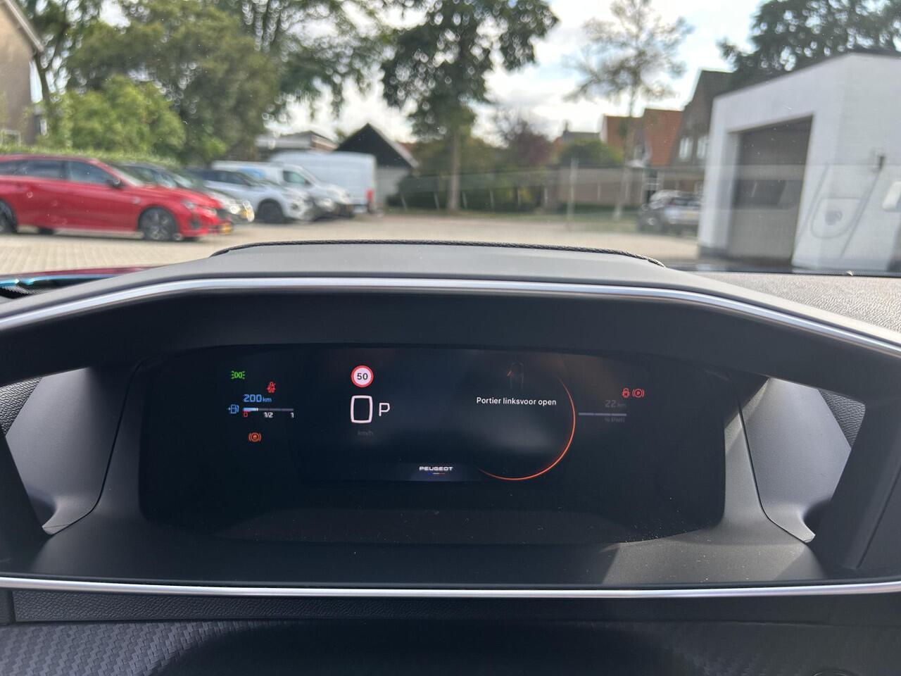 Peugeot 2008 1.2 Hybrid 145 PK GT Automaat | VOORRAAD DEAL met ¤7.000 Korting | Navigatie | Full LED Verlichting | Climate Control | Keyless Entry | Adaptieve Cruise Control | 360 Graden Camera | 18" Lichtmetalen Velgen | Hoge Zitpositie | Sportstoelen | Zwart Dak |