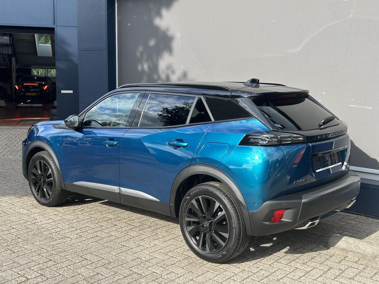 Peugeot 2008 1.2 Hybrid 145 PK GT Automaat | VOORRAAD DEAL met ¤7.000 Korting | Navigatie | Full LED Verlichting | Climate Control | Keyless Entry | Adaptieve Cruise Control | 360 Graden Camera | 18" Lichtmetalen Velgen | Hoge Zitpositie | Sportstoelen | Zwart Dak |