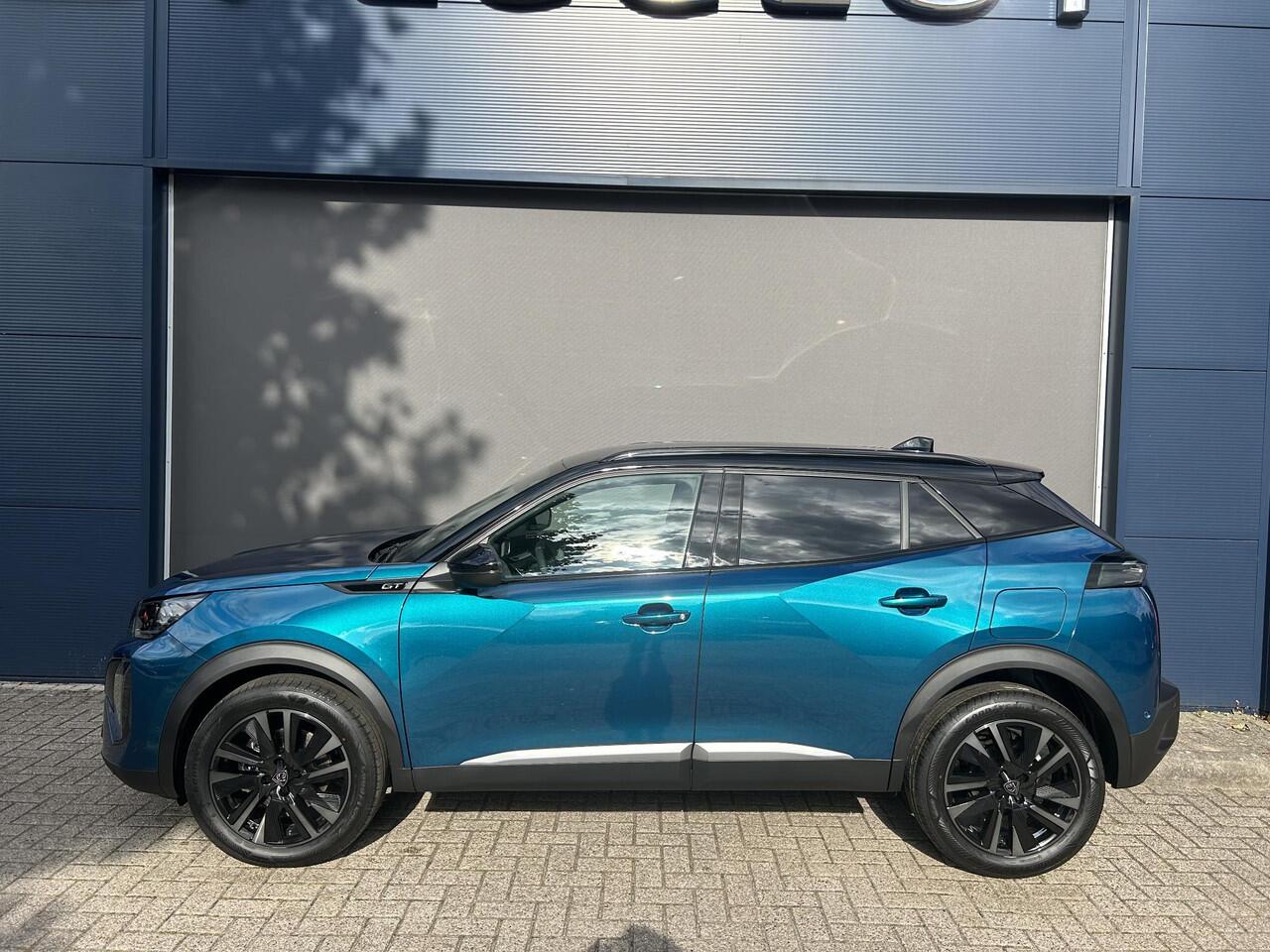 Peugeot 2008 1.2 Hybrid 145 PK GT Automaat | VOORRAAD DEAL met ¤7.000 Korting | Navigatie | Full LED Verlichting | Climate Control | Keyless Entry | Adaptieve Cruise Control | 360 Graden Camera | 18" Lichtmetalen Velgen | Hoge Zitpositie | Sportstoelen | Zwart Dak |