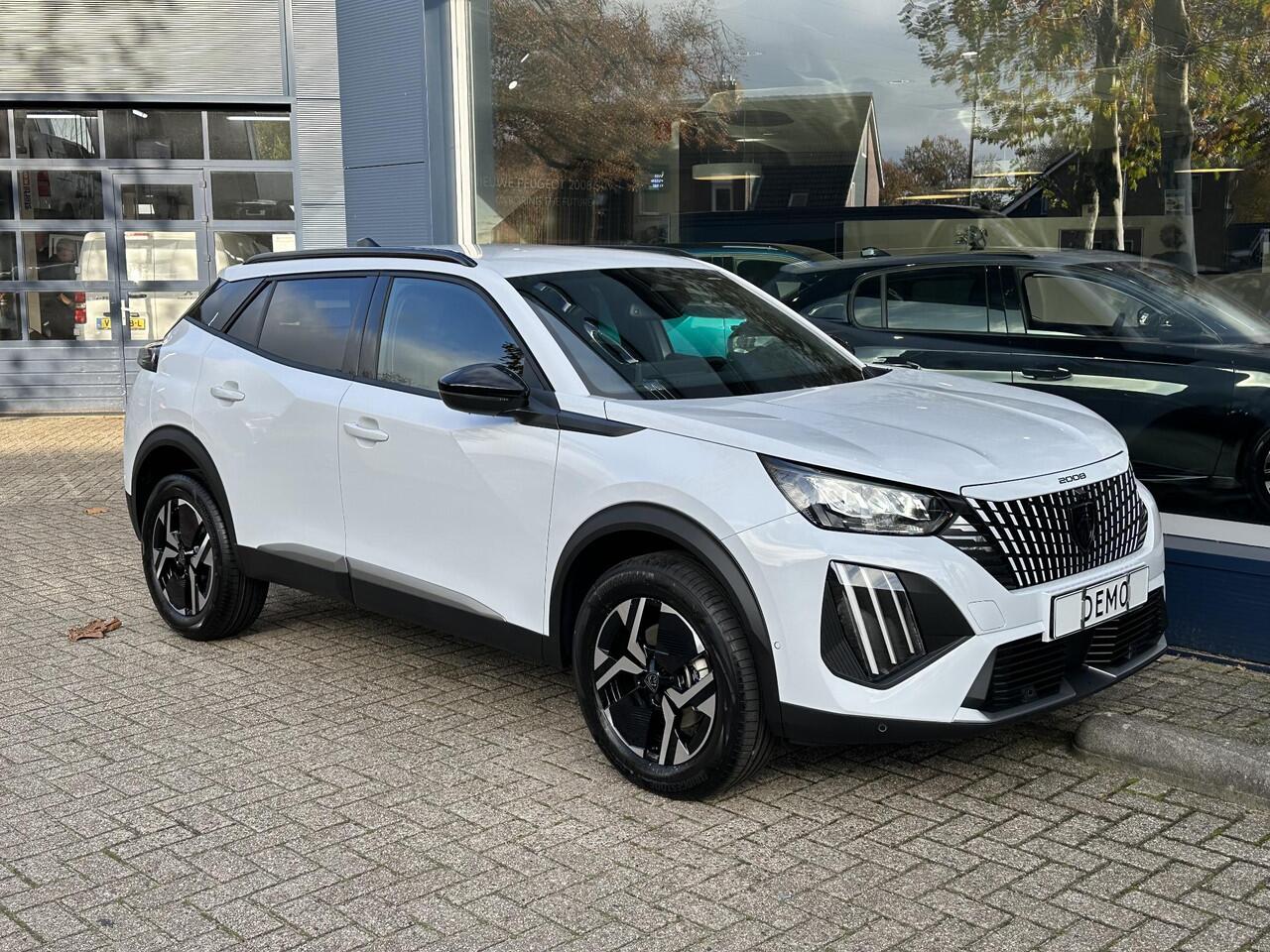 Peugeot 2008 1.2 Hybride Automaat 145 PK Allure | VOORRAAD DEAL met ¤6.000 Korting | Navigatie | Keyless entry | Adaptieve Cruise Control | 360 Graden Camera | Parkeersensoren V+A | Hoge Zitpositie | Dode Hoek Detectie |Hybride Elektrisch rijden met Automaat | Climate