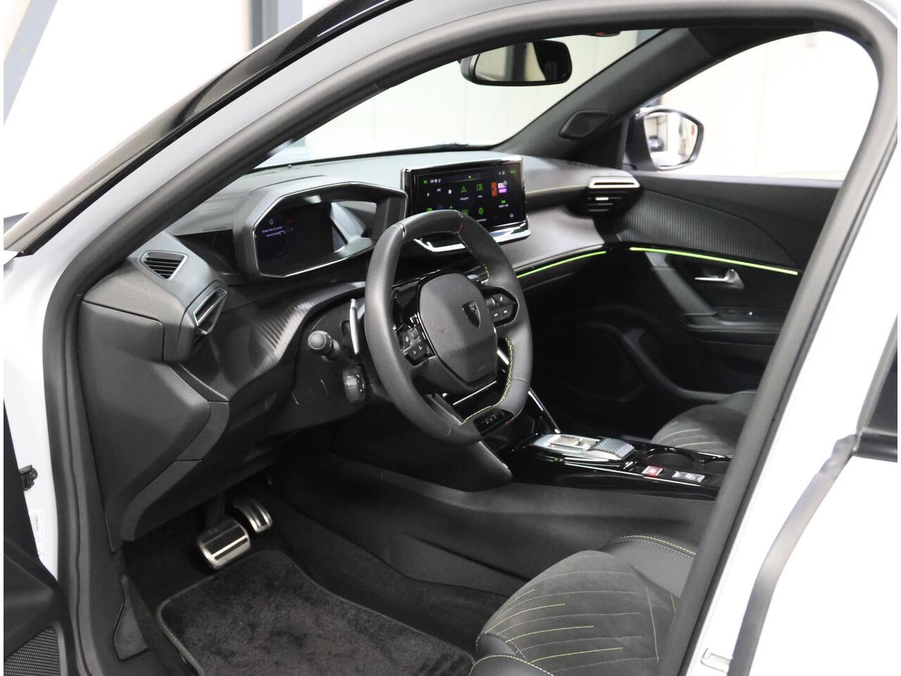 Peugeot 2008 1.2 130PK GT | 1ste eigenaar | AppleCarplay/Android Auto | Alcantara/LEER | 17"LMV | 360'Camera | AUTOMAAT | Keyless | Adaptive Cruise Control | Climate Control | Camera | FULL LED | Two-Tone | Sfeerverlichting | Isofix | Privacy Glass |