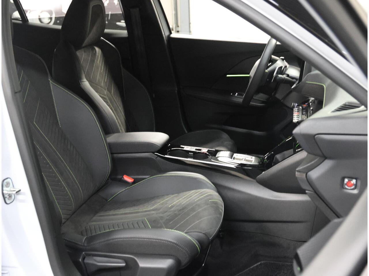 Peugeot 2008 1.2 130PK GT | 1ste eigenaar | AppleCarplay/Android Auto | Alcantara/LEER | 17"LMV | 360'Camera | AUTOMAAT | Keyless | Adaptive Cruise Control | Climate Control | Camera | FULL LED | Two-Tone | Sfeerverlichting | Isofix | Privacy Glass |