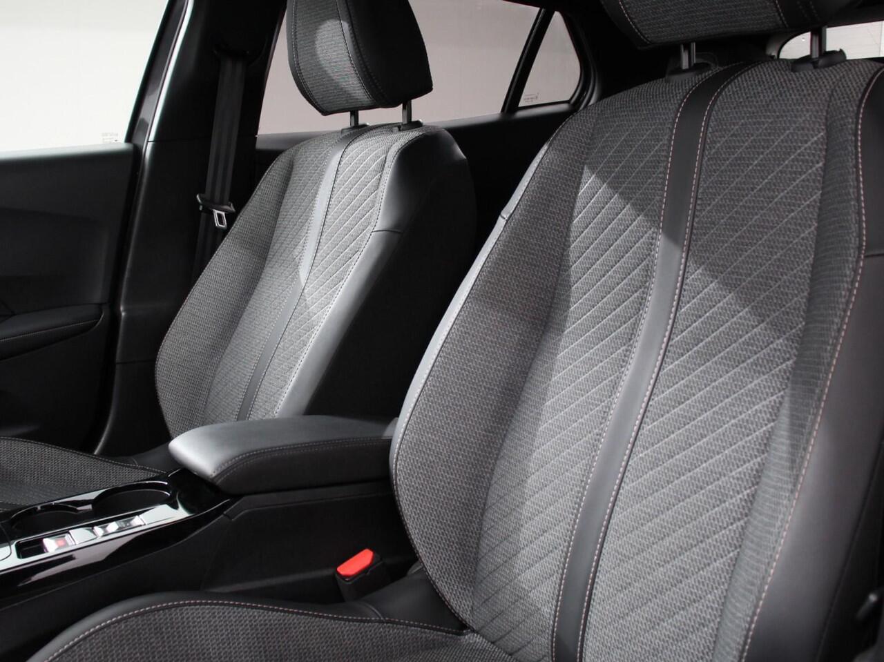 Peugeot 2008 1.2 Hybrid 136 pk Automaat Allure | Navigatie | Apple Carplay/Android Auto | Climate Control | Dab | Led | Parkeer sensoren | Cruise Control | Stoelverwarming