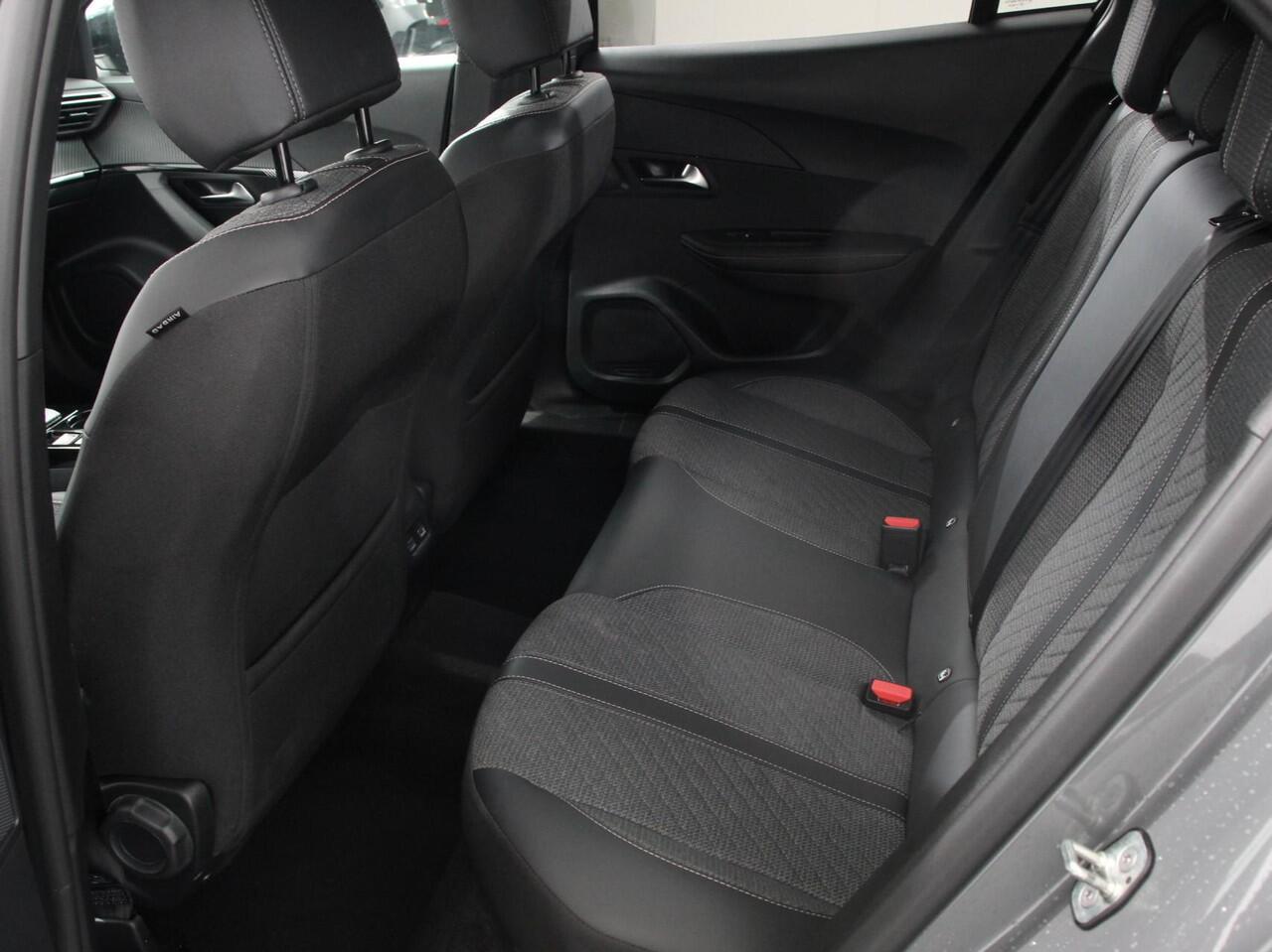 Peugeot 2008 1.2 Hybrid 136 pk Automaat Allure | Navigatie | Apple Carplay/Android Auto | Climate Control | Dab | Led | Parkeer sensoren | Cruise Control | Stoelverwarming