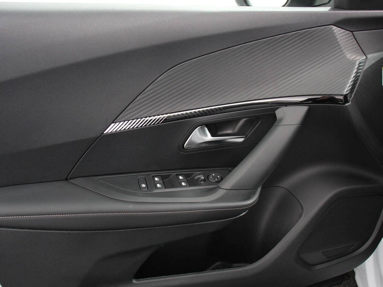 Peugeot 2008 1.2 Hybrid 136 pk Automaat Allure | Navigatie | Apple Carplay/Android Auto | Climate Control | Dab | Led | Parkeer sensoren | Cruise Control | Stoelverwarming